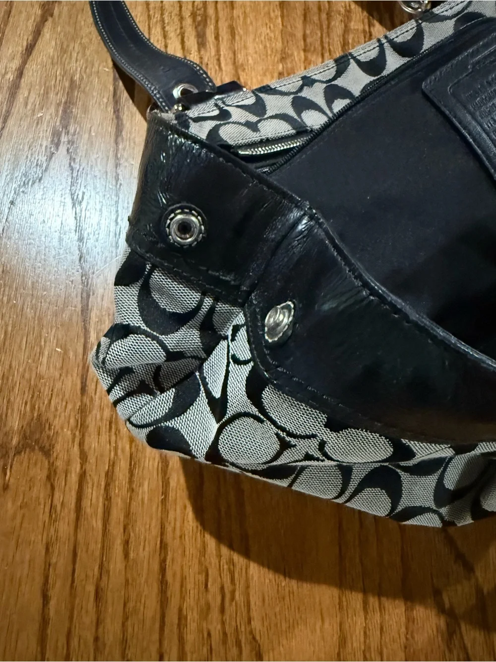 Coach Black and Cream Signature Shoulder Bag - Picture 8 of 10